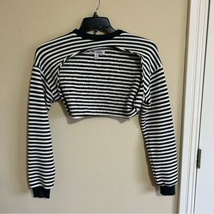 Urban Oufittrts Sweatshirt shrug/ size xs